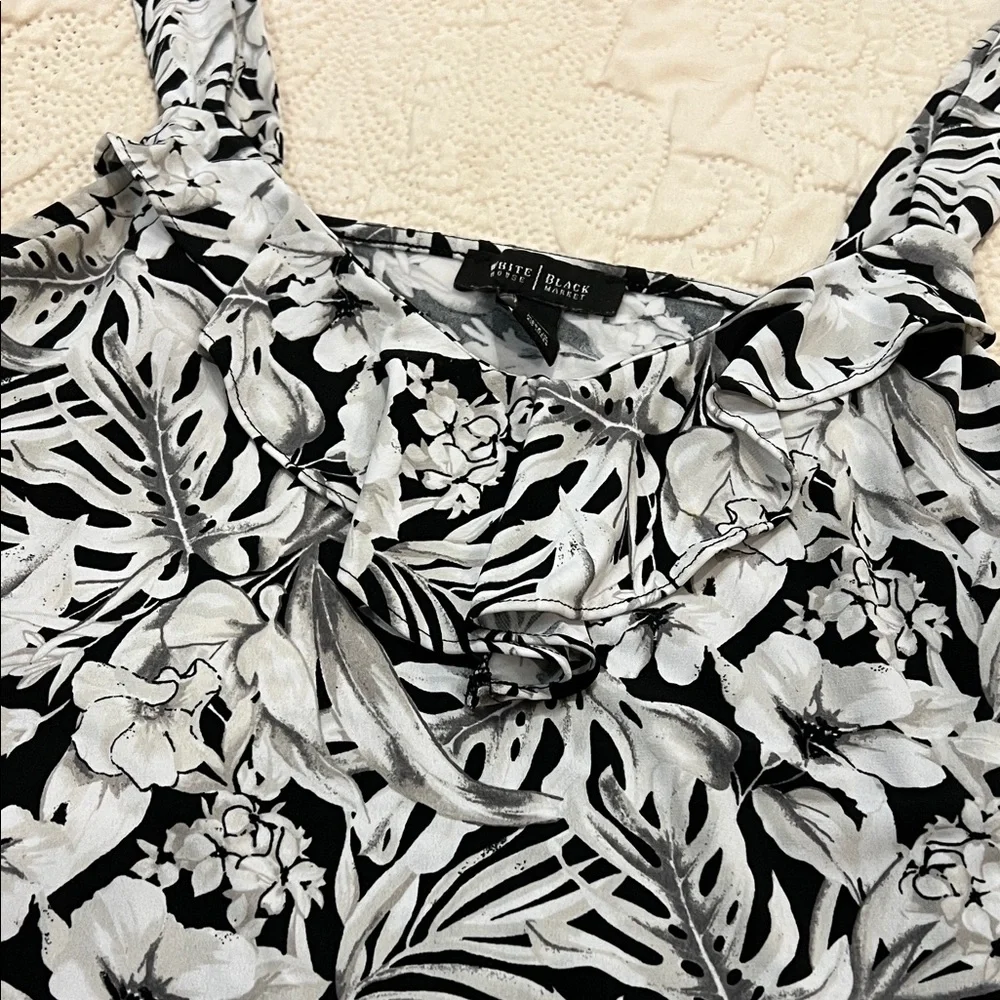 White House Black Market Black & White Floral Tank Top | Tropical Print | Size L - Picture 5 of 8